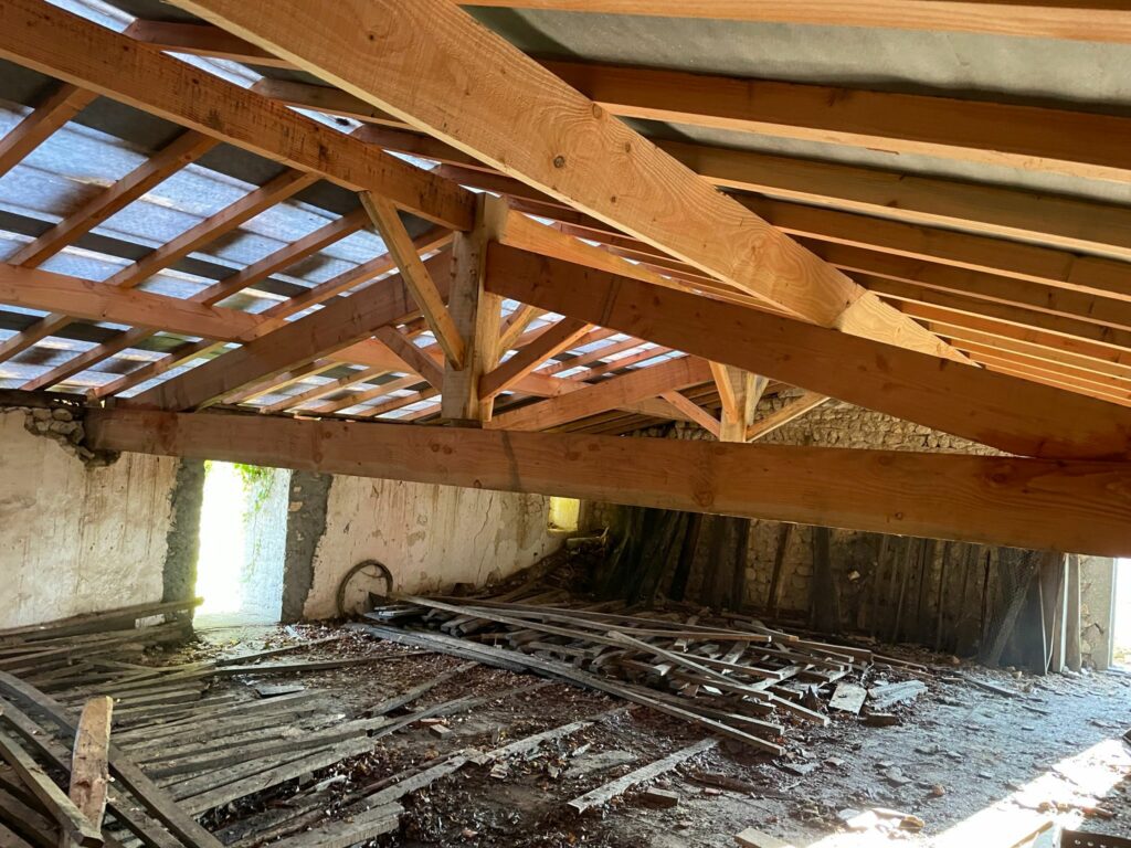 Charpente traditionnelle en bois proche d'Angoulême en Charente