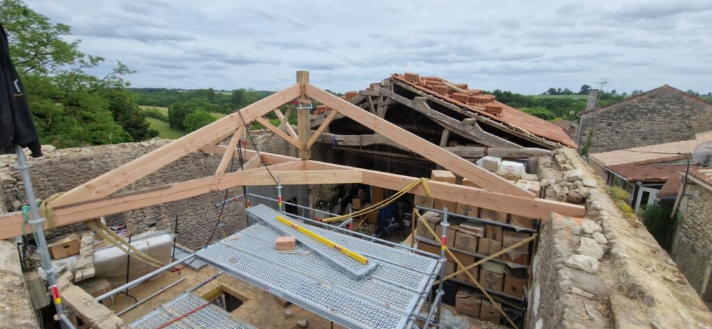 Charpente traditionnelle en bois proche d'Angoulême en Charente