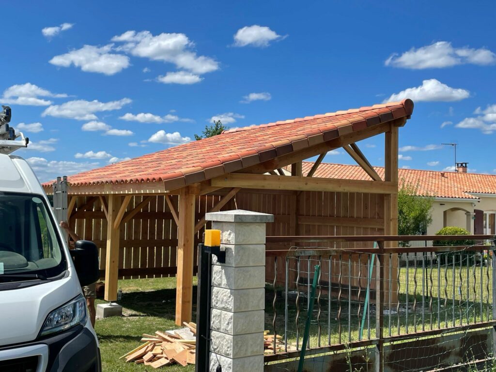 Carport proche d'Angoulême en Charente, Croisé Bâtiment