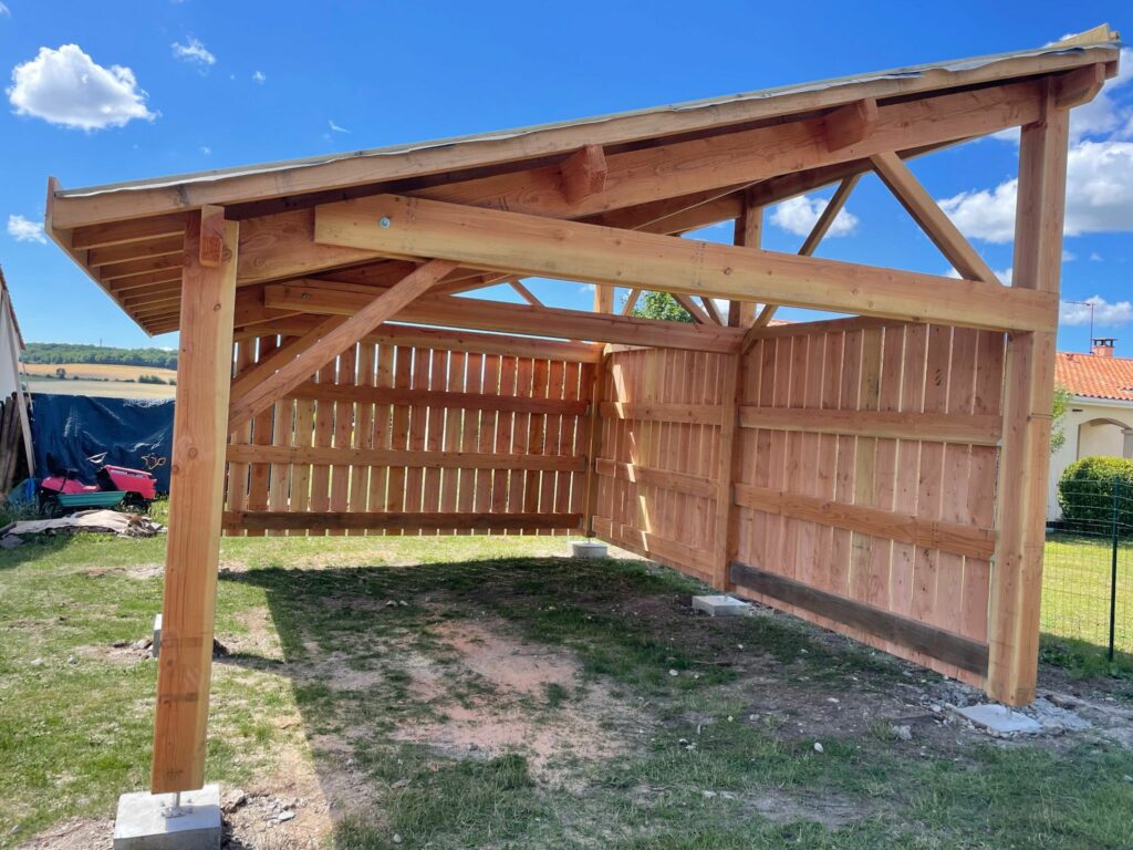 Carport en bois proche d'Angoulême en Charente