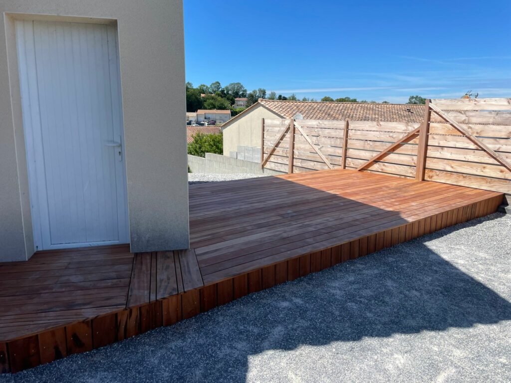 Terrasse en bois proche d'Angoulême en Charente, Croisé Bâtiment