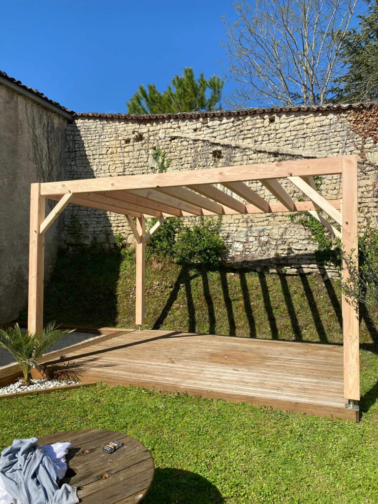 Pergolas en bois proche d'Angoulême en Charente, Croisé Bâtiment