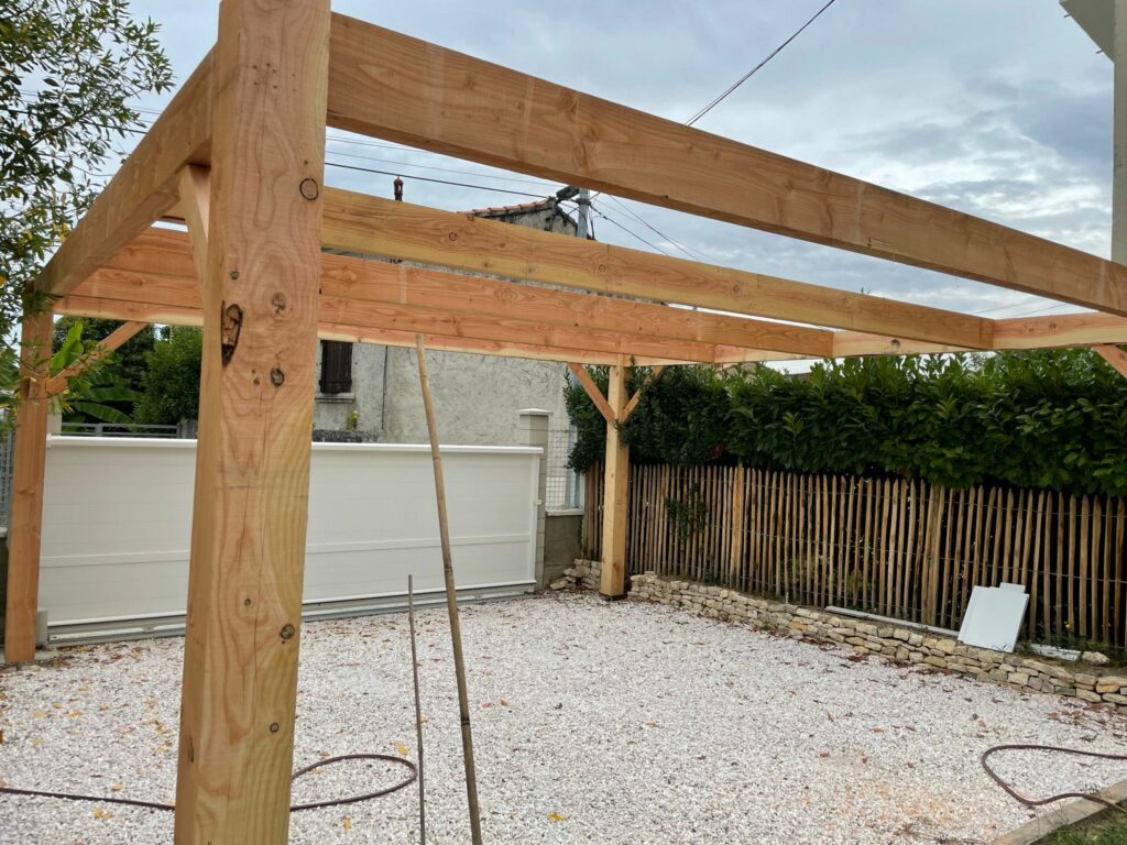 Pergolas en bois proche d'Angoulême en Charente, Croisé Bâtiment