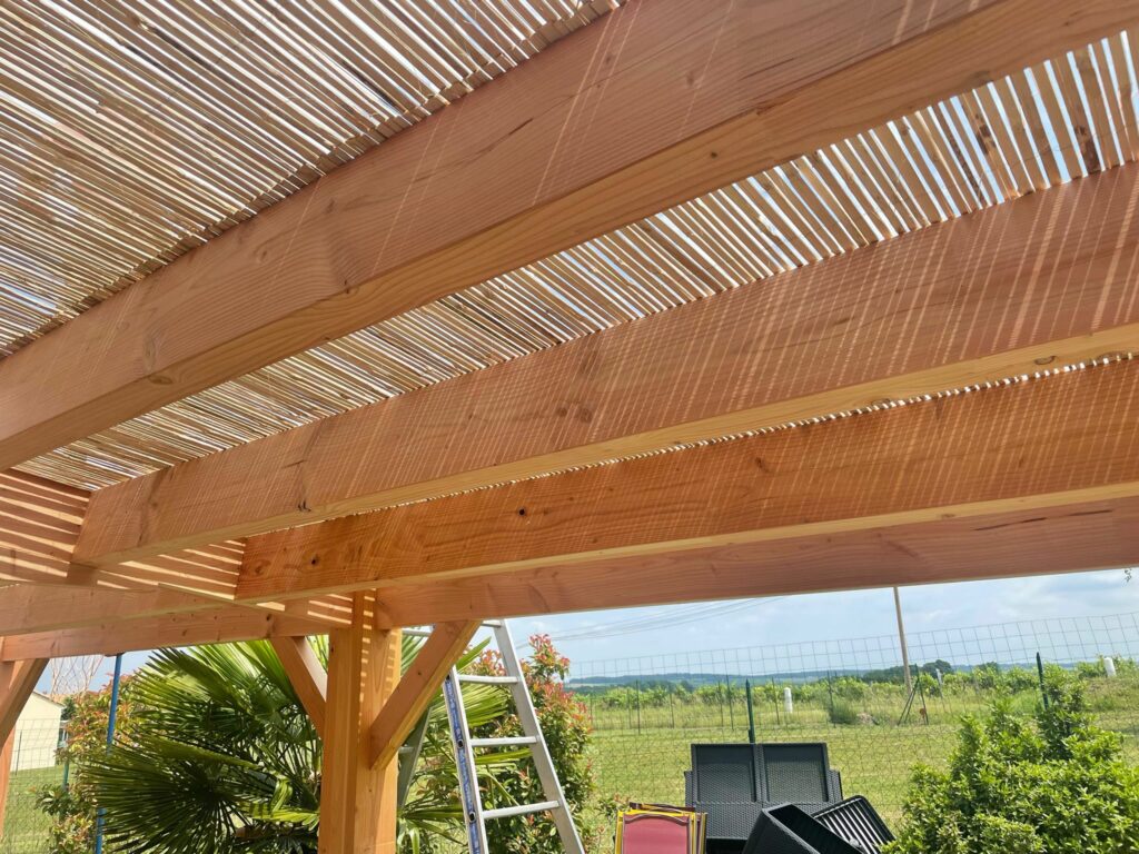 Pergolas proche d'Angoulême en Charente, Croisé Bâtiment