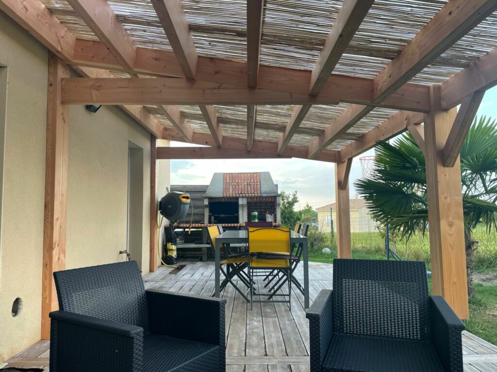 Pergolas en bois proche d'Angoulême en Charente, Croisé Bâtiment
